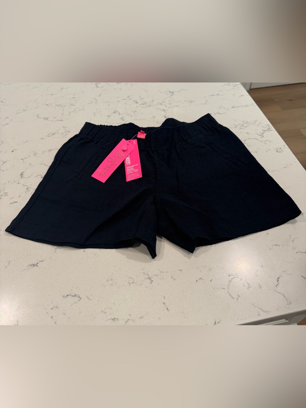 NWT Lilly Pulitzer Lilo 100% Linen Shorts in Black. Size Small